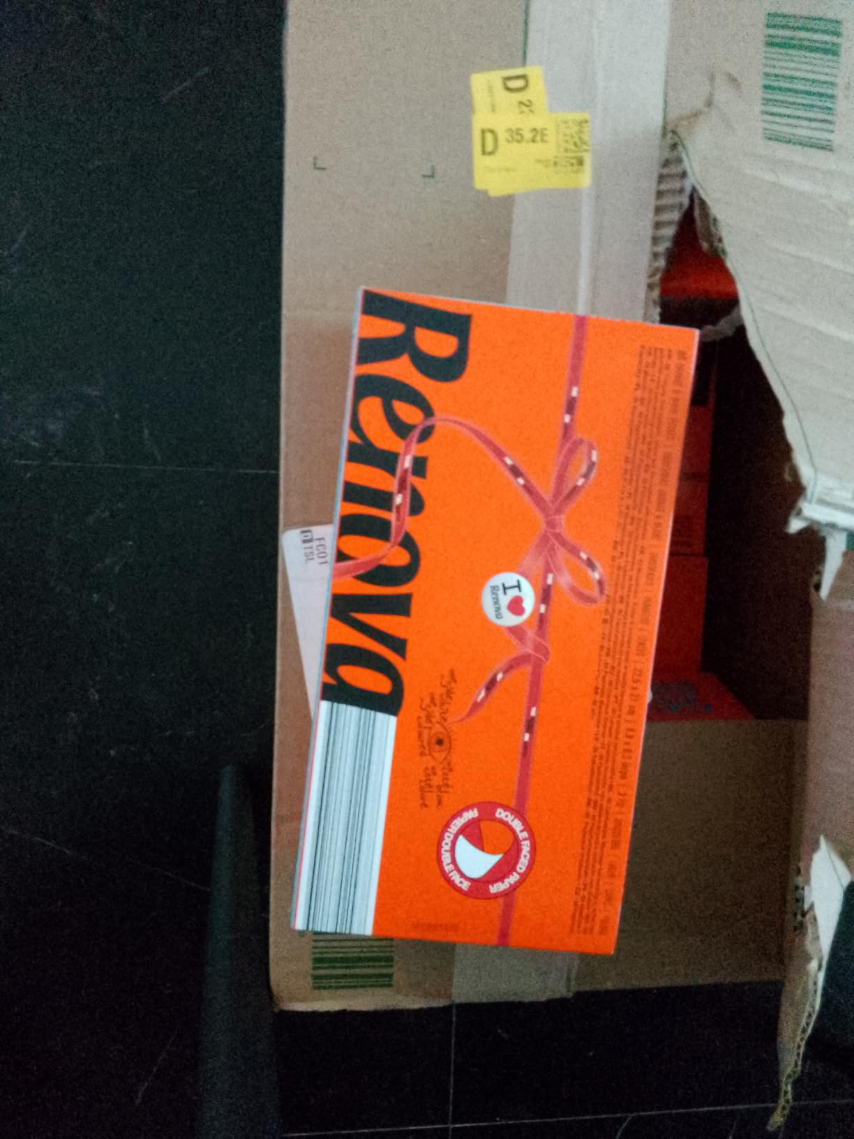 Renova Tissues RED Facial 80 Tissues Gesichtstücher, rot und 3-lagig