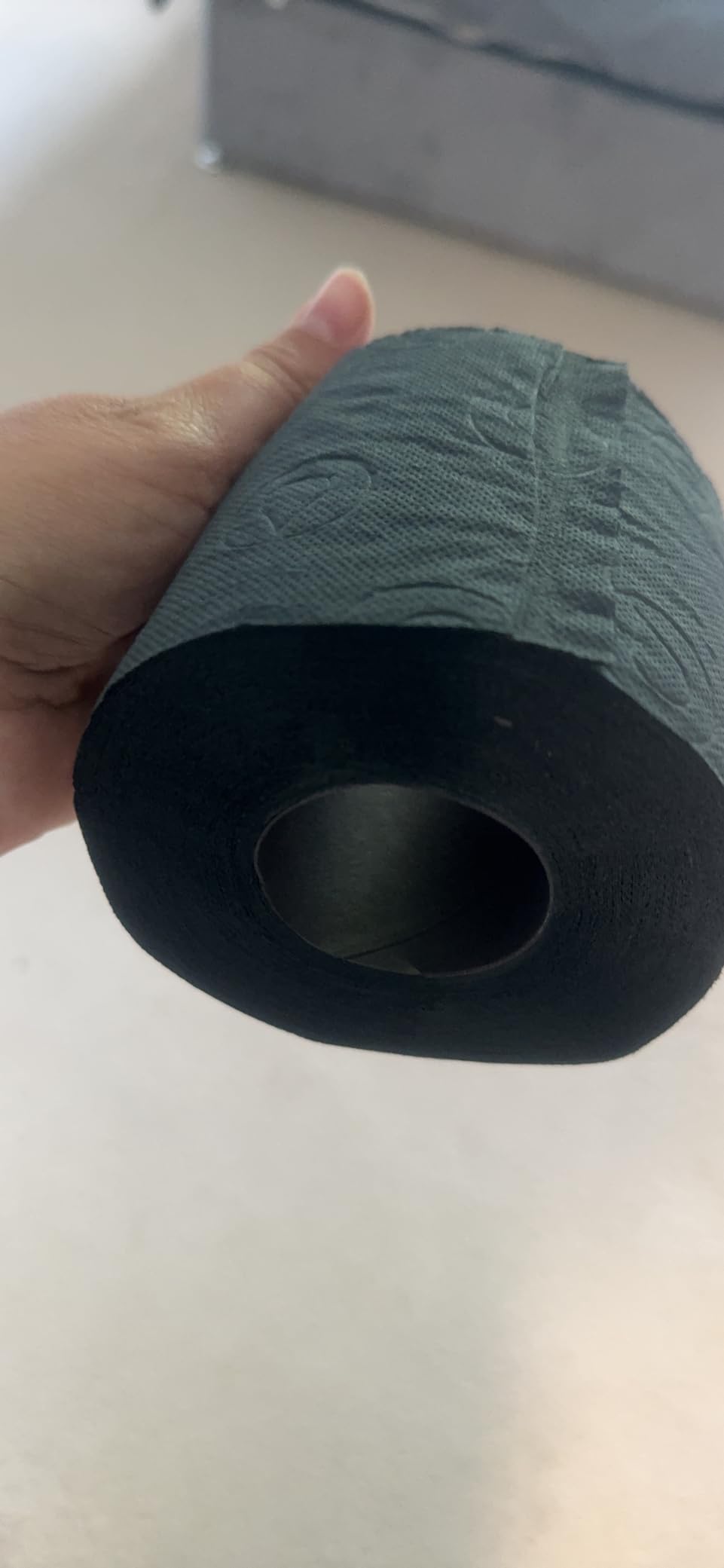 Renova Toilet Paper Black Label Toilettenpapier 6 Rollen, schwarz