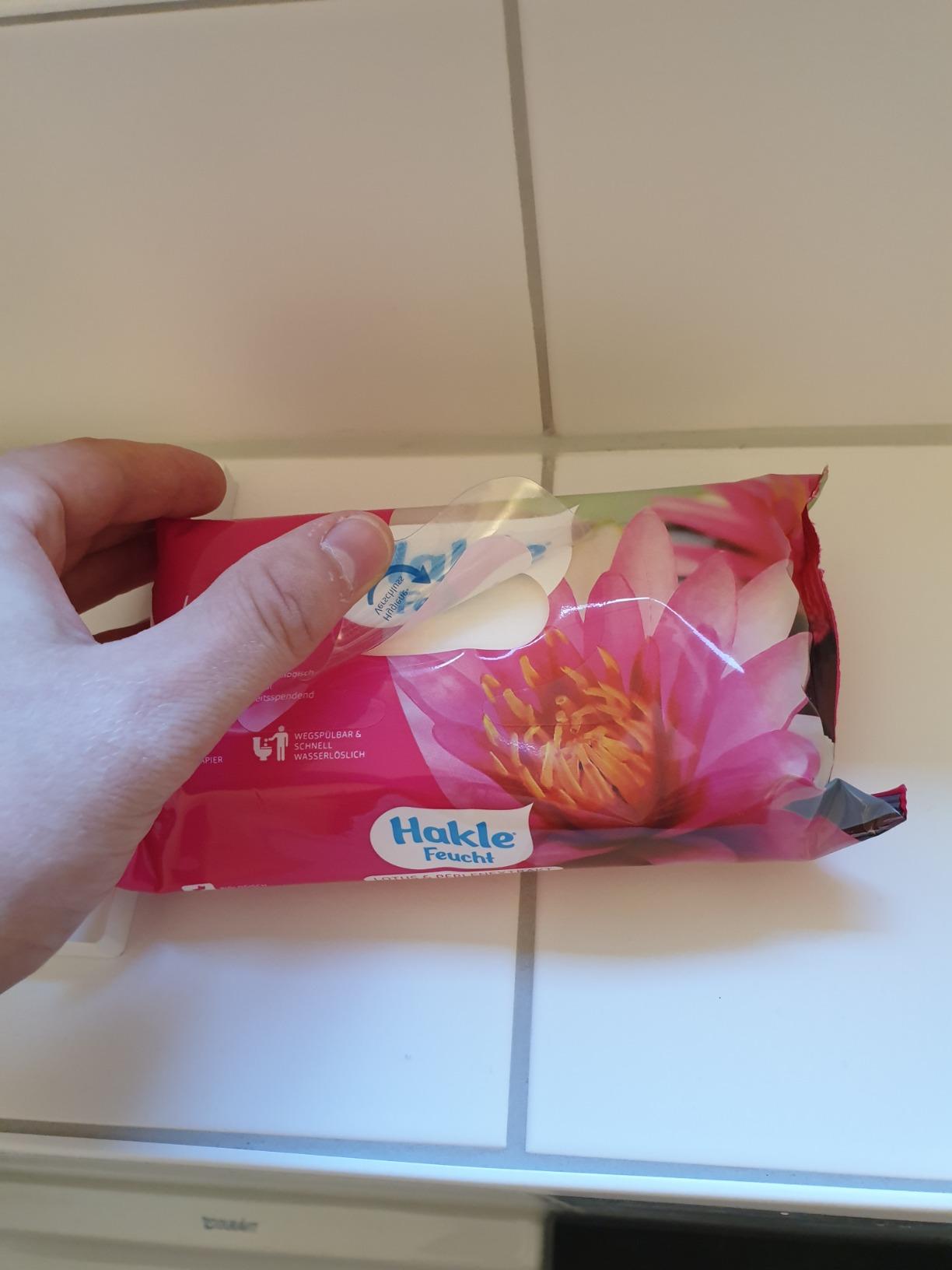 Hakle Feucht Lotus & Perlenextrakt, feuchtes Toilettenpapier, 12 Packungen